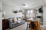 Renovated Condo w/Pool & Garage, North Nashua