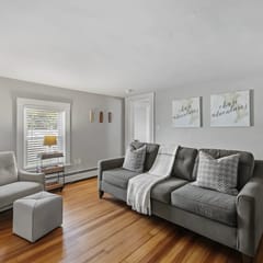Exeter 2nd Floor 2 Bed, 1 Bath- Pet Friendly