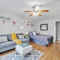 Stylish Studio w/ Free Laundry & Parking