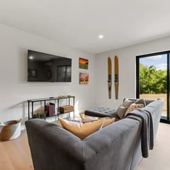 Modern Apartment w/ Mountain Views & Private