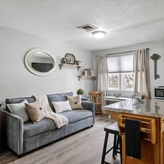 Renovated Condo w/Pool & Garage, North Nashua
