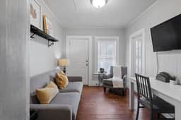 526 Hevey St #2