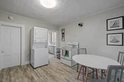 526 Hevey St #2