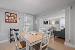 526 Hevey St #4