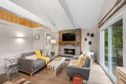 25 Hilltop Dr