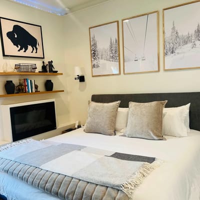 1123 Woodside-STUDIO