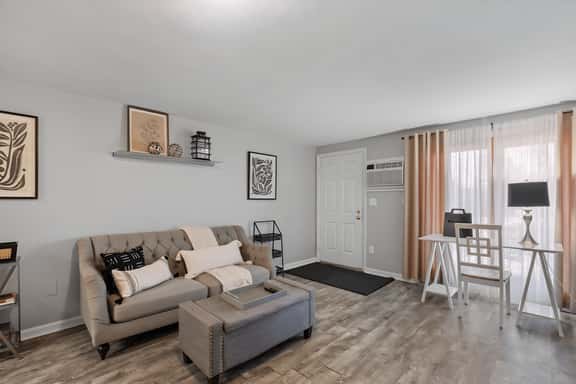 Seacoast Retreat: Modern 1st Flr Condo w/Parking - Image 1