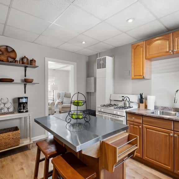 Pet-Friendly 1st Floor Apartment w/ Offstreet Parking - Image 1