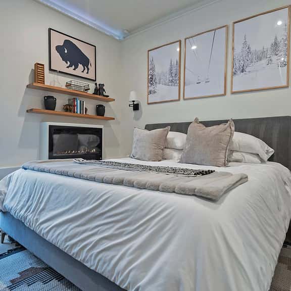 Old Town King Suite: FP-Walk to Slopes-Hot Tub - Image 1