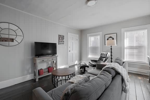 Private Porch Apt w/ Free Parking & Pet-Friendly - Image 2