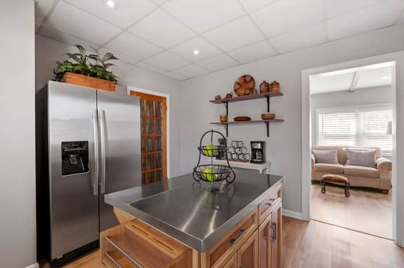 Pet-Friendly 1st Floor Apartment w/ Offstreet Parking - Image 5