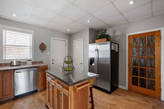 Pet-Friendly 1st Floor Apartment w/ Offstreet Parking - Image 4