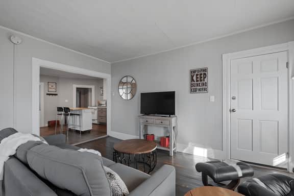 Private Porch Apt w/ Free Parking & Pet-Friendly - Image 5