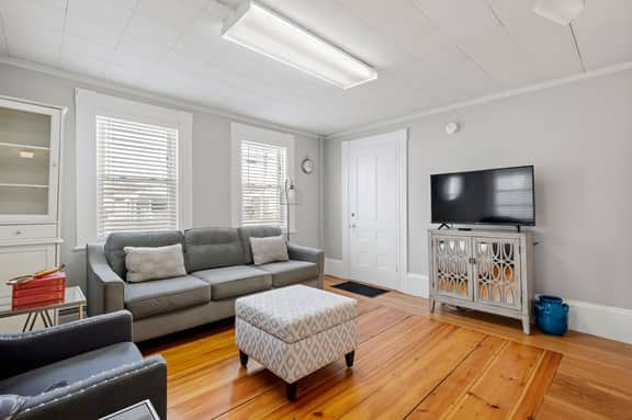 21A Portsmouth  Ave - Image 3