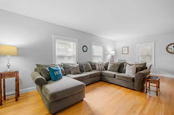 989 Union St