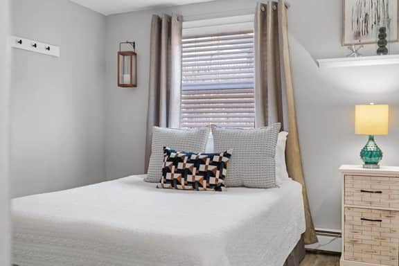 Stylish 1st Flr 1Bed Condo-Close to Downtown Dover - Image 3