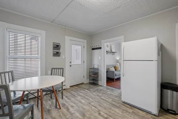 526 Hevey St #2