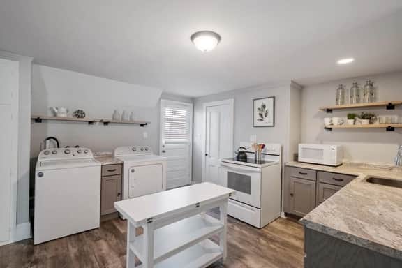 526 Hevey St #3