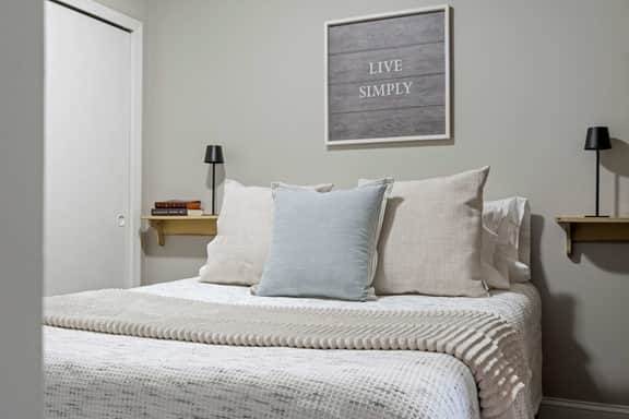 Fully Furnished 1st Floor, 1 Bed, 1 Bath Condo - Close To Shopping & Hwys North&South - Image 4