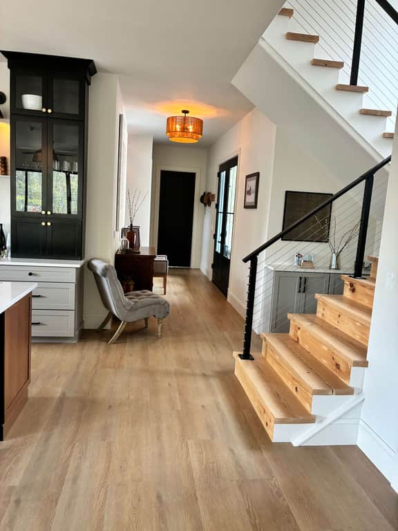 Luxury Home 6 Bed 4.5 Bath - Hot Tub-Gym-Sauna-Minutes to Lake Sunapee