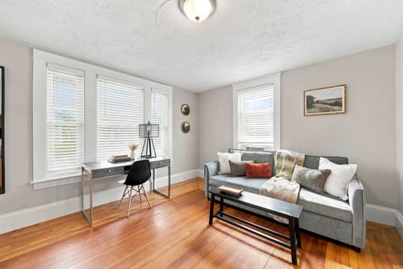 Bright Front Facing Unit - Private Front Farmers Porch - Image 2
