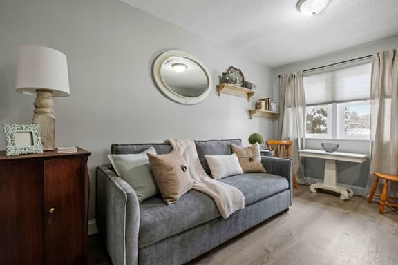 Fully Furnished 1st Floor, 1 Bed, 1 Bath Condo - Close To Shopping & Hwys North&South - Image 1