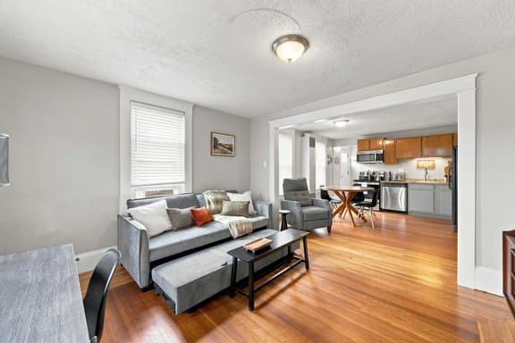 Private Porch, Pet-Friendly Apt Near Shops & - Image 1